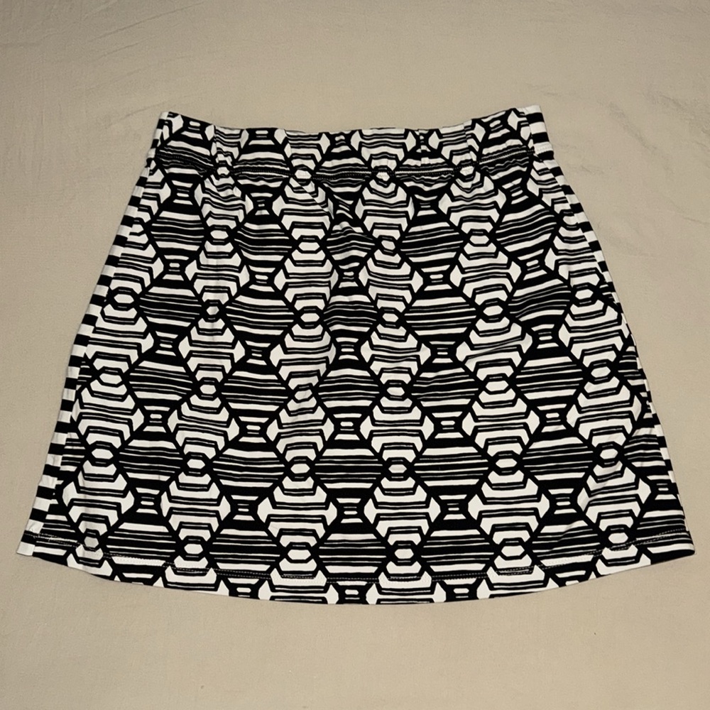 J. McLaughlin Patterned Skort, size XS, zipped side pockets. - Picture 2 of 4